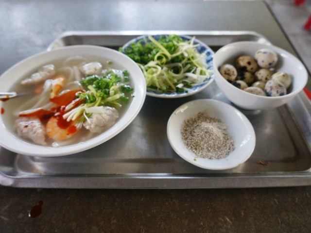 Bánh canh Bà Đợi – vừa đợi vừa ăn