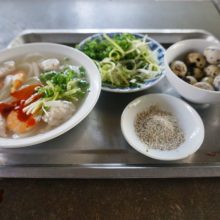 Bánh canh Bà Đợi – vừa đợi vừa ăn