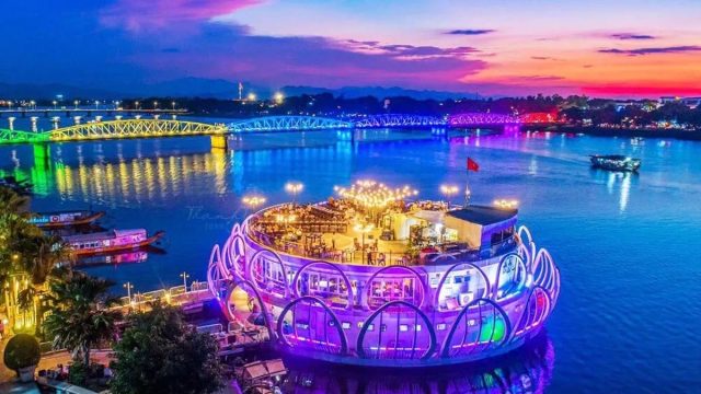 Nhà Hàng nổi Sông Hương