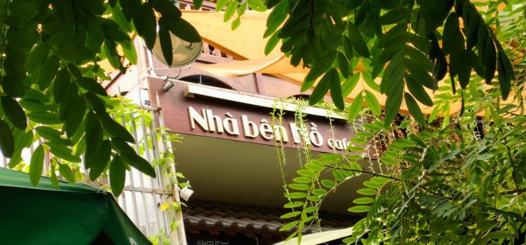 Nhà Bên Hồ Cafe